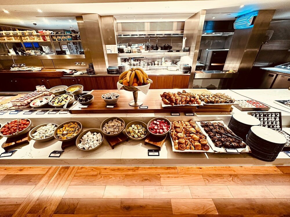 Фото Отель Tower Suites by Blue Orchid