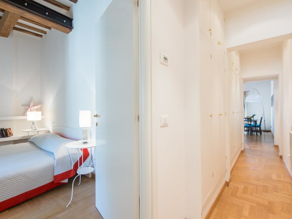 Фото Rsh Trevi Fountain Luxury Apartment