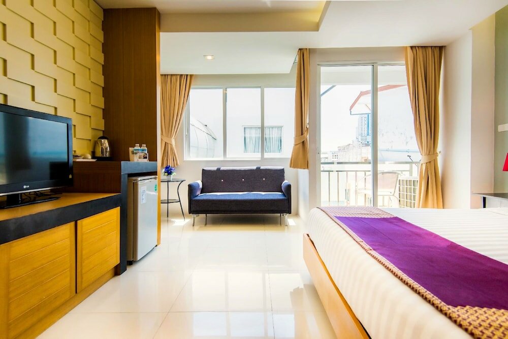 Фото Hallo Patong Hotel & Restaurant