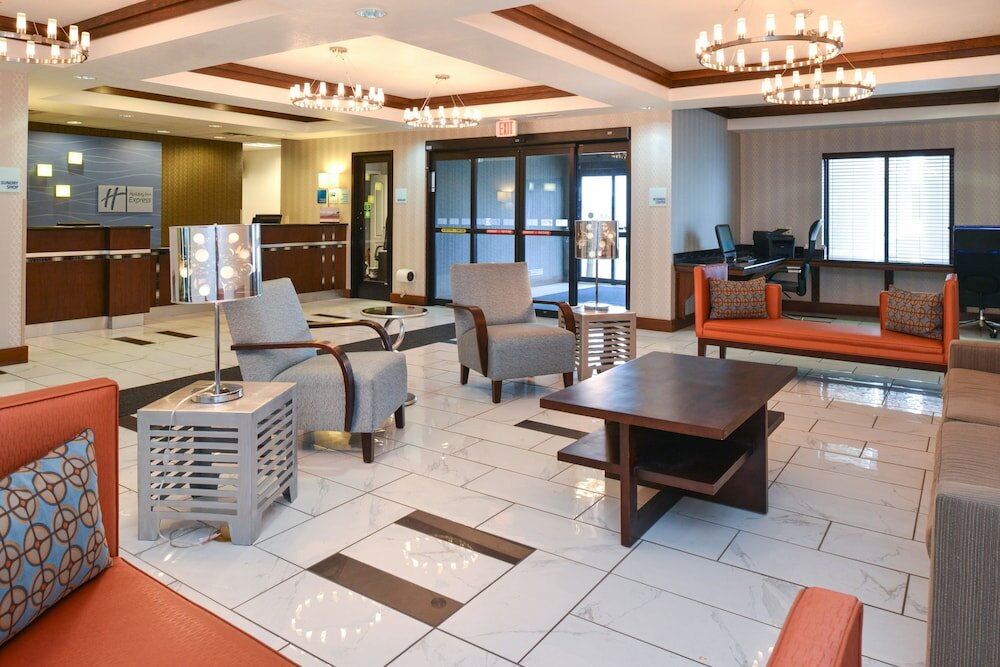 Фото Holiday Inn Express & Suites Greenfield, an Ihg Hotel