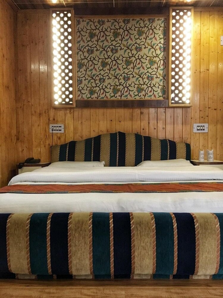 Фото Walisons Hotel