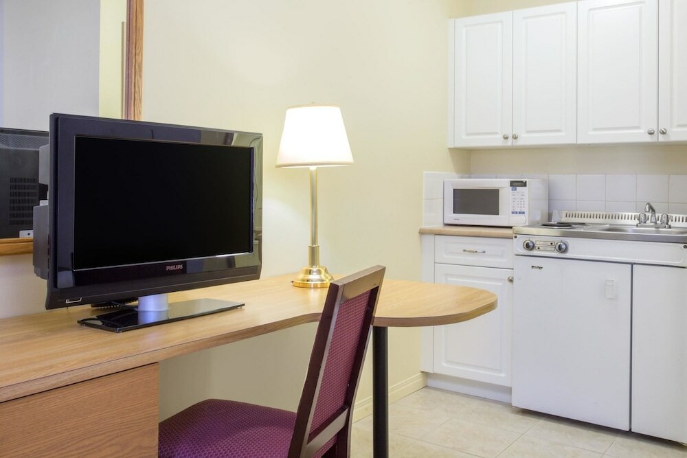 Фото Super 8 by Wyndham Lethbridge