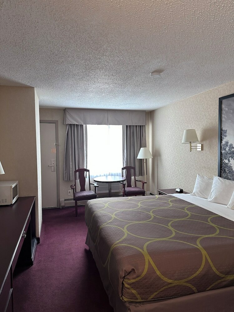 Фото Super 8 by Wyndham Lethbridge