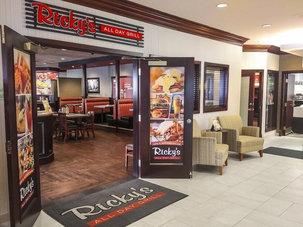 Фото Holiday Inn Conference Ctr Edmonton South