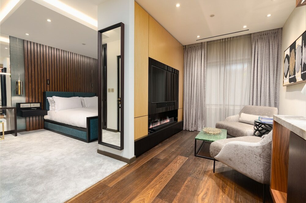 Фото Middle Eight