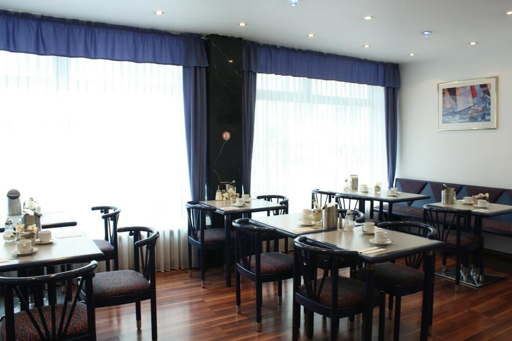 Фото Admiral Hotel