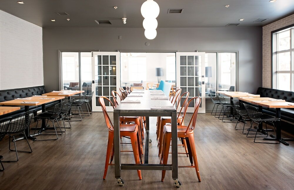 Фото Coast Canmore Hotel & Conference Centre