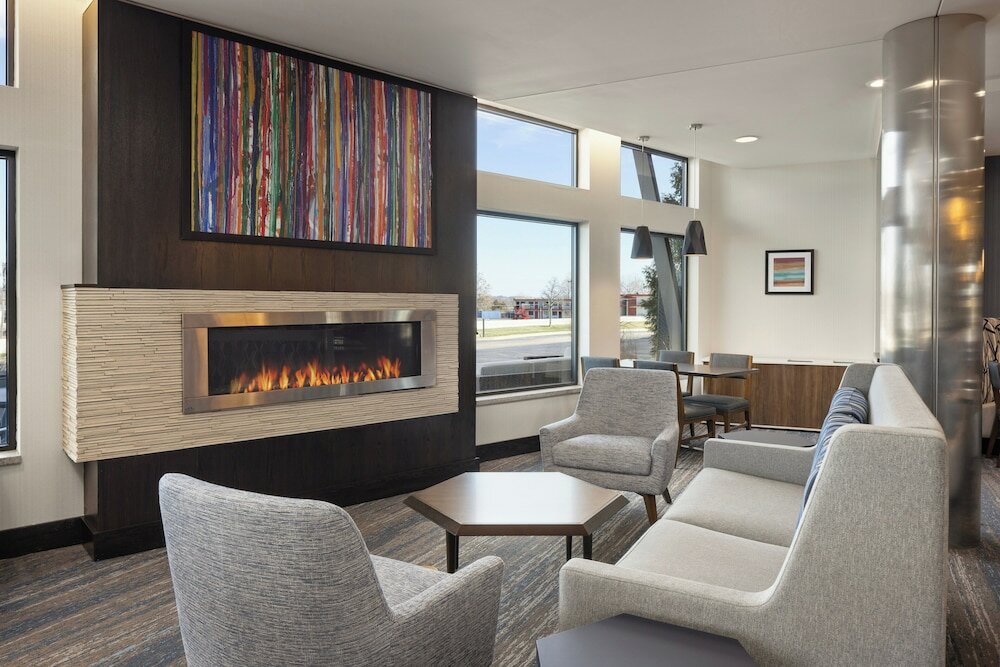 Фото Holiday Inn Express Moline - Quad Cities Area, an Ihg Hotel