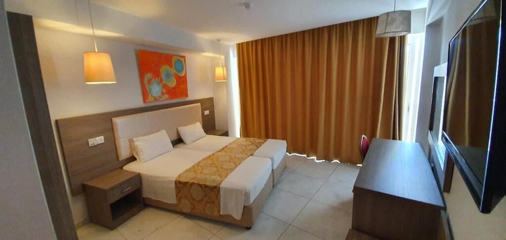 Фото Corfu Hotel