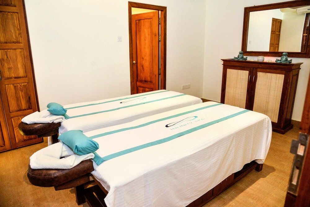 Фото Goldi Sands Hotel