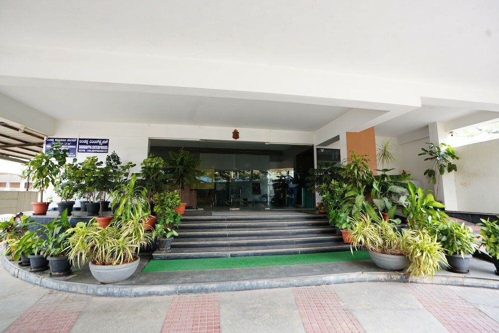 Фото Hotel Grand Bee