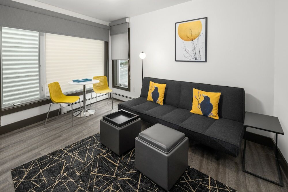 Фото Silverbow Inn Hotel & Suites