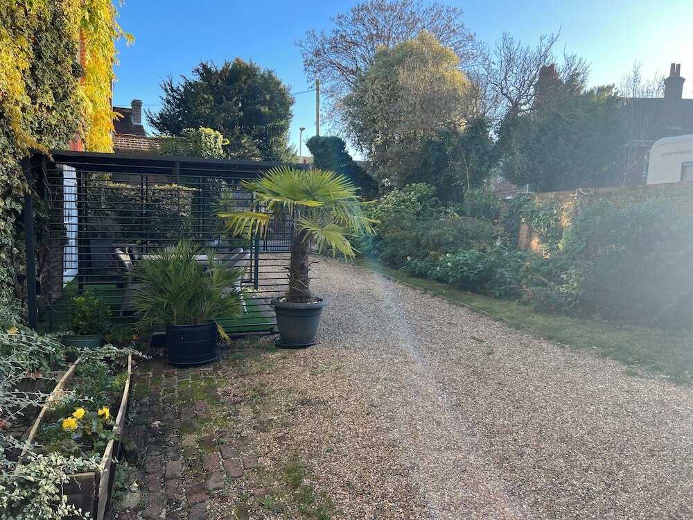 Фото Harmondsworth Hall Guest House Heathrow