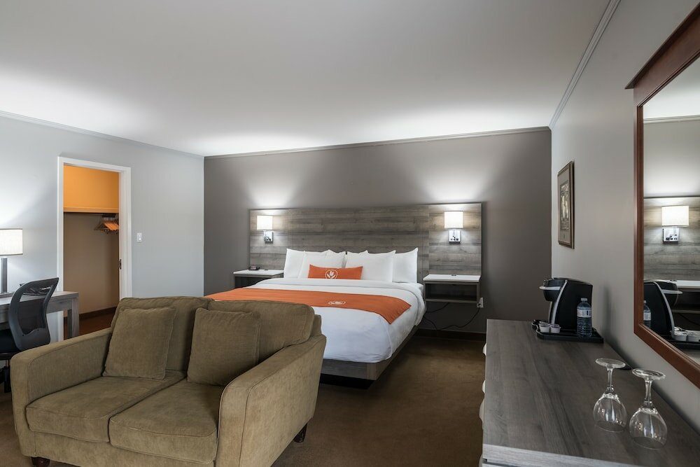 Фото Amsterdam Inn & Suites Moncton