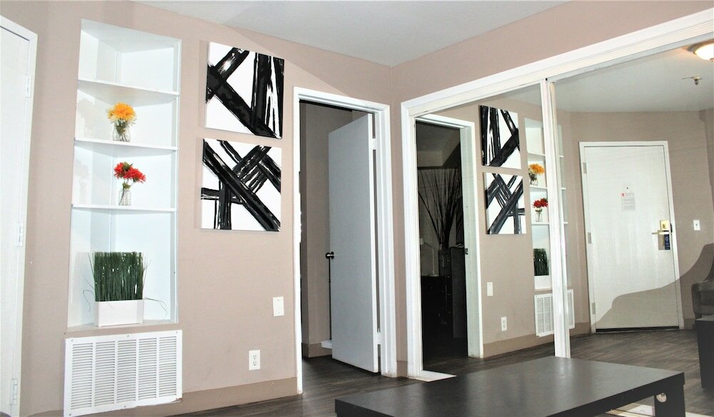 Фото Rancho San Diego Inn & Suites