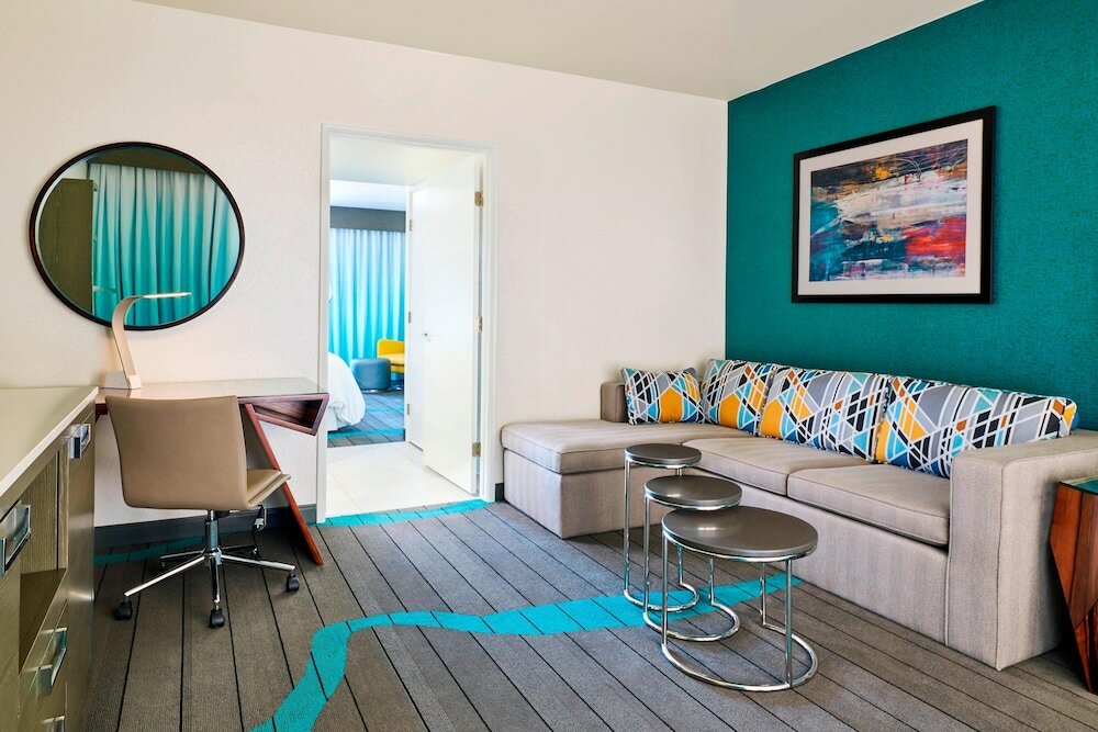 Фото Sheraton Tucson Hotel and Suites