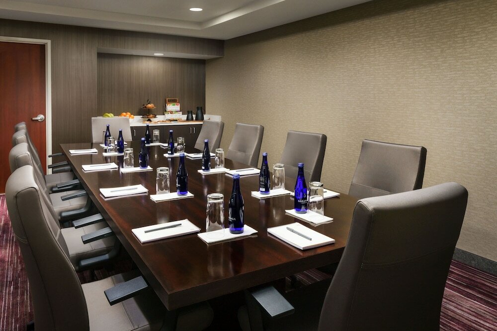 Фото Courtyard by Marriott Chicago Bloomingdale