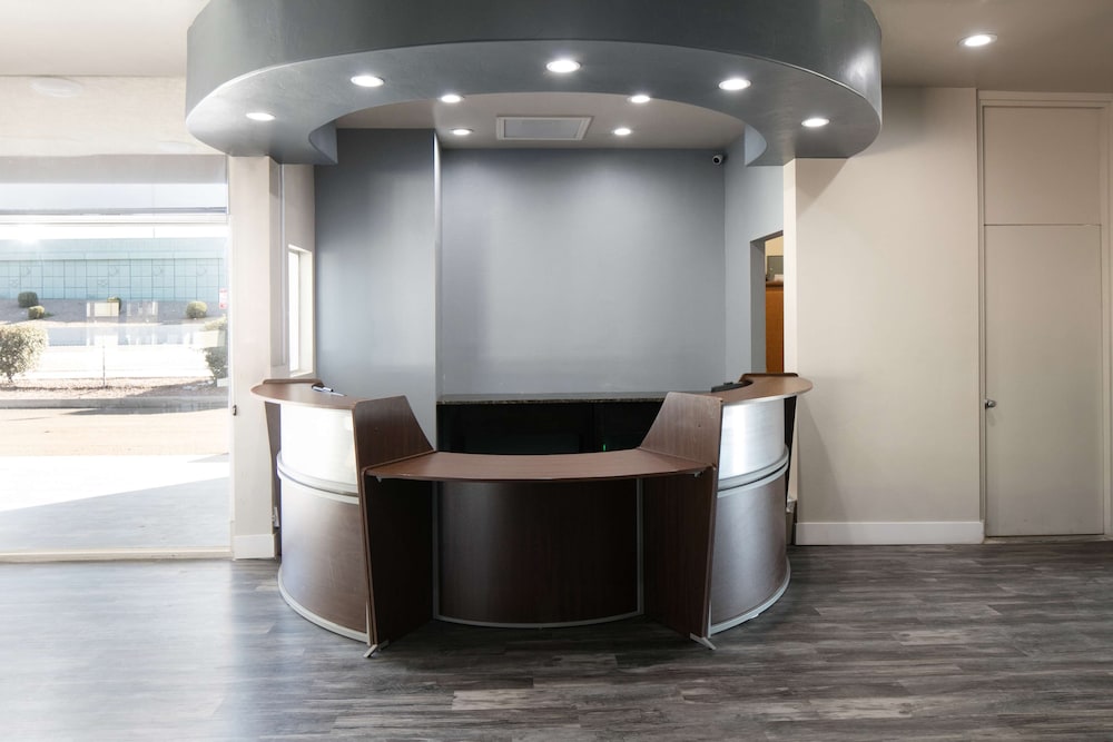 Фото Red Lion Inn & Suites Tucson Downtown