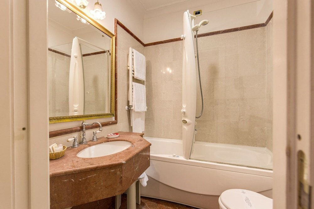 Фото Hotel La Lumiere di Piazza di Spagna