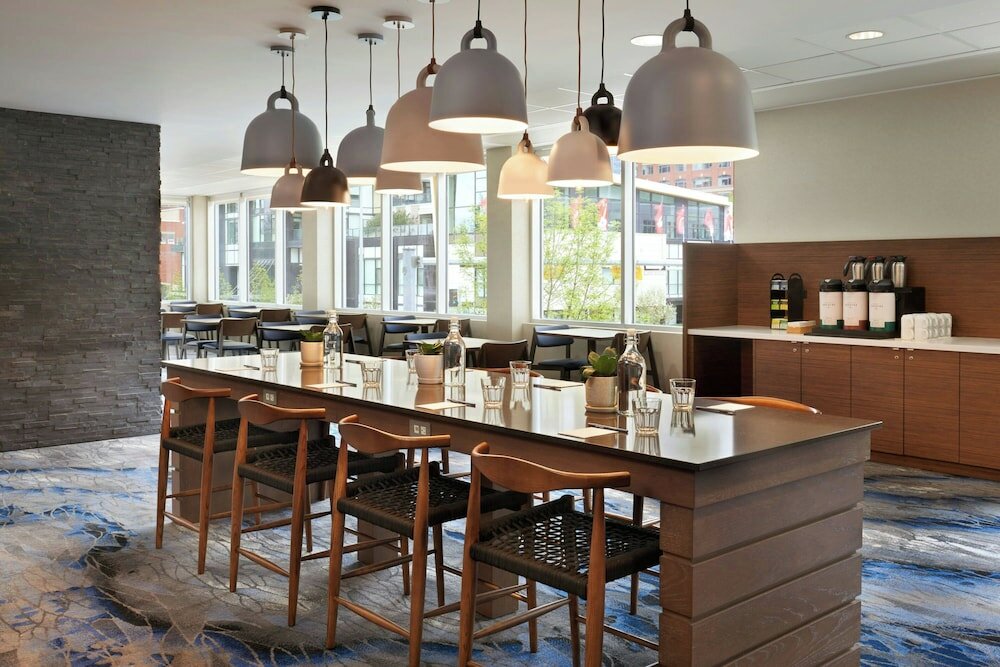 Фото Fairfield Inn & Suites by Marriott Calgary Downtown