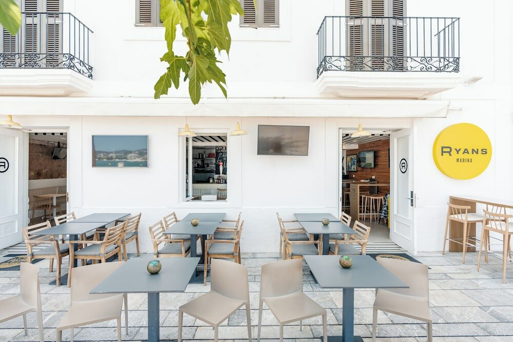 Фото Ryans La Marina