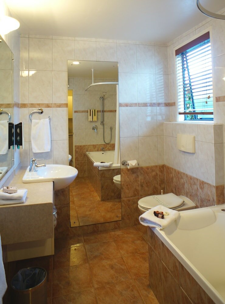 Фото Cornwall Park Motor Inn