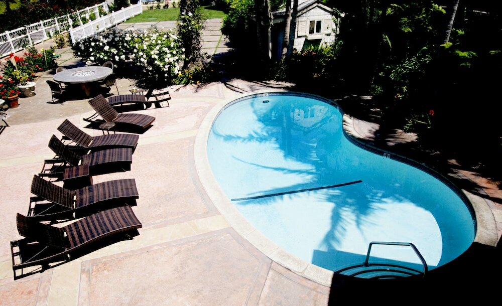 Фото Malibu Country Inn