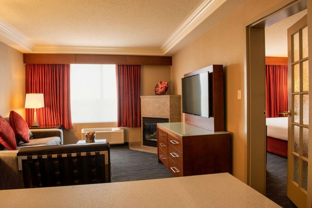 Фото Radisson Hotel & Suites Fort McMurray