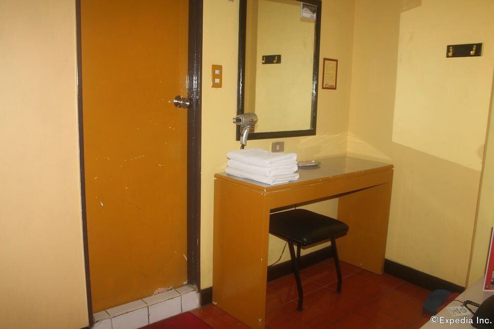 Фото Halina Drive Inn Hotels - Sta Mesa