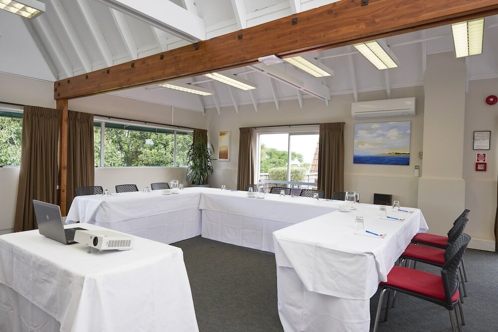 Фото Auckland Rose Park Hotel