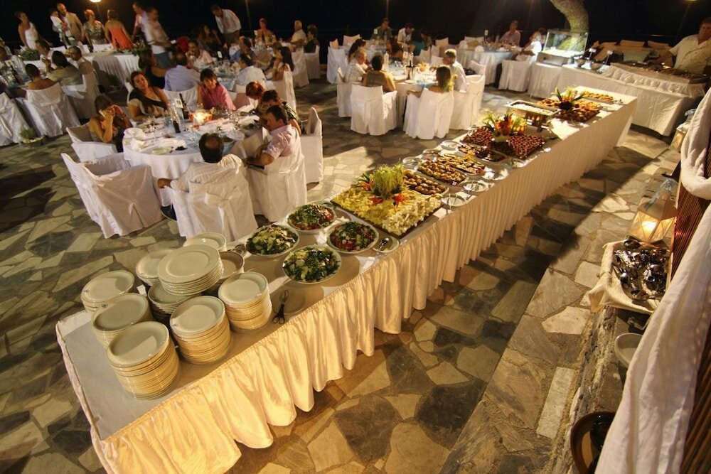 Фото Mytilana Village Hotel