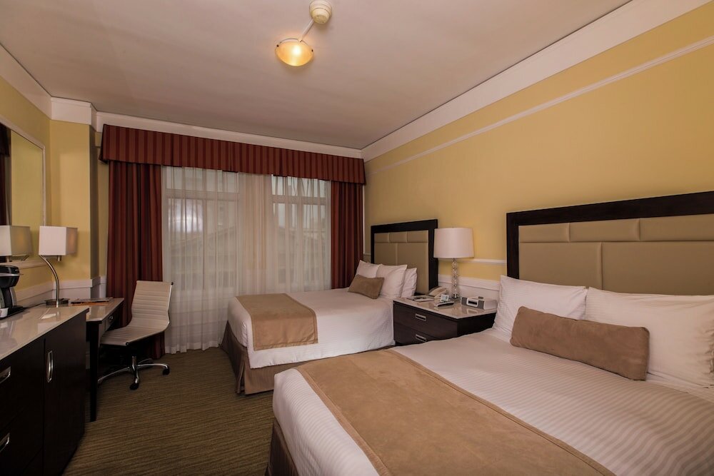 Фото The Pickwick Hotel