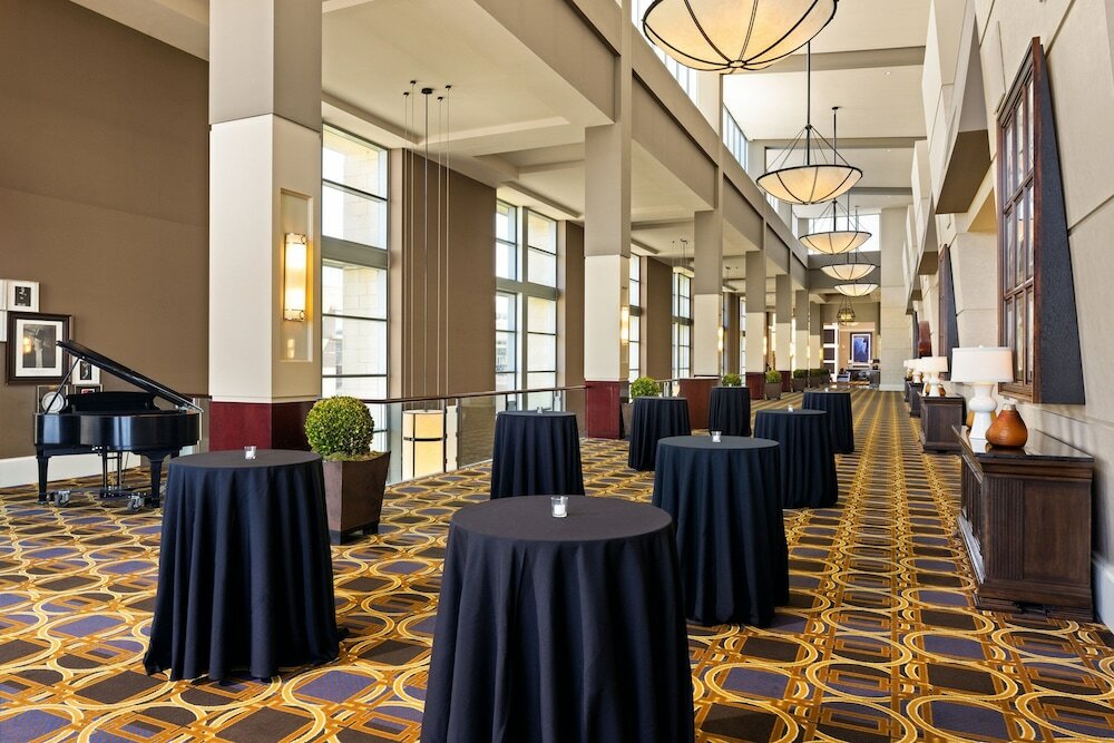 Фото Sheraton Overland Park Hotel at the Convention Center