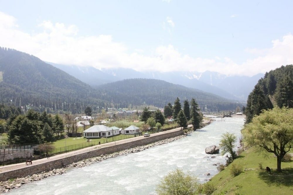 Фото Hotel Heevan Pahalgam