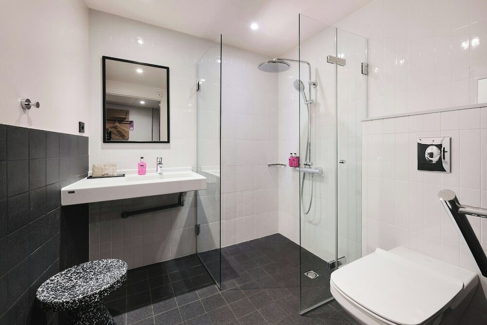 Фото Moxy Paris Bastille France