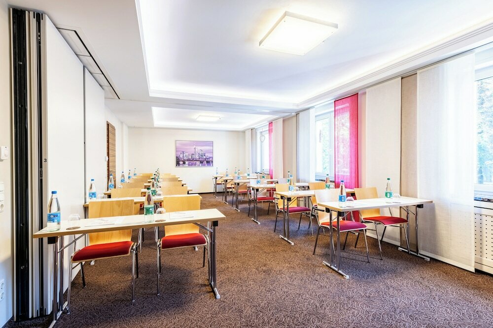 Фото Maingau Hotel