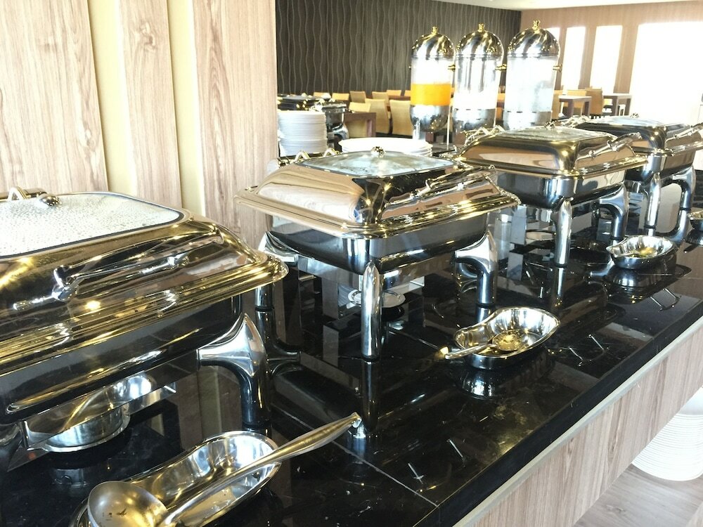 Фото The Vista Hotel