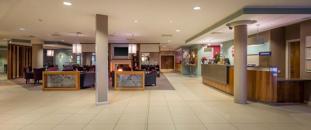 Фото Hilton Garden Inn Luton North