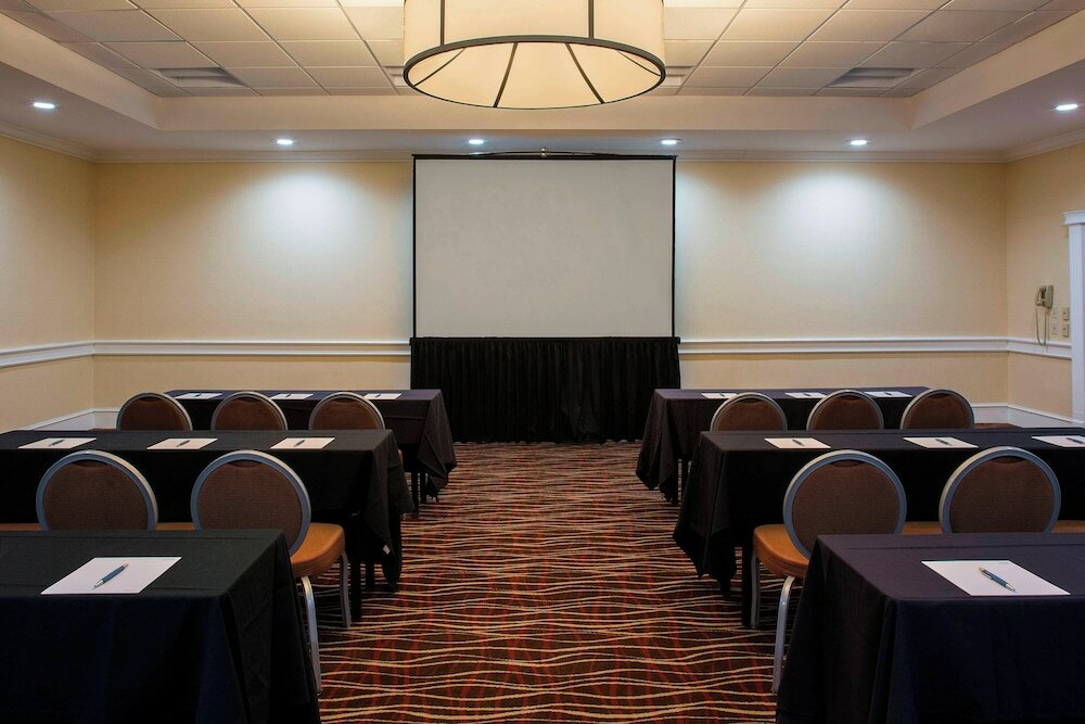 Фото Four Points by Sheraton Suites Tampa Airport Westshore