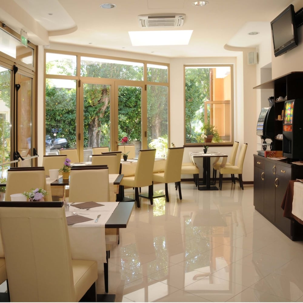 Фото Hotel Sonia