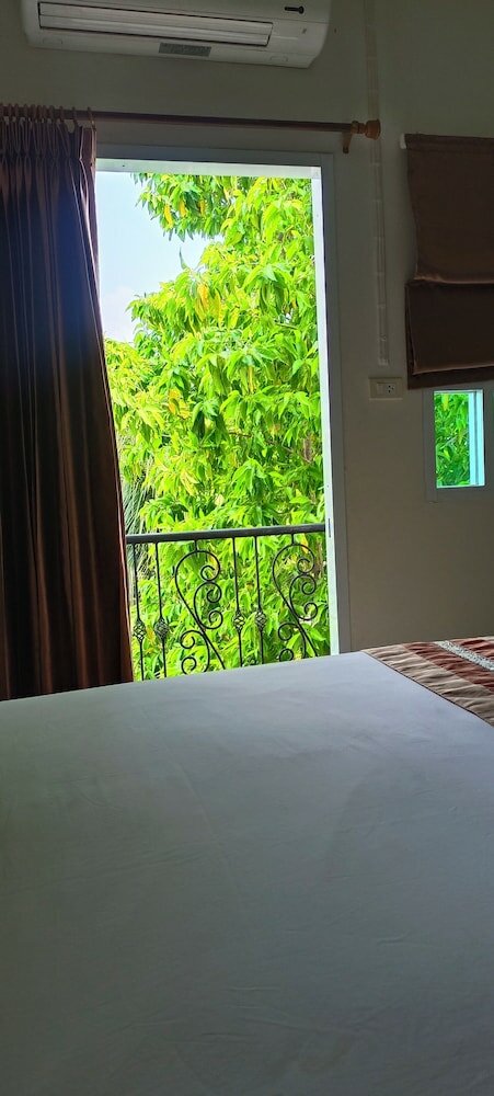 Фото Maesot Siri Hotel