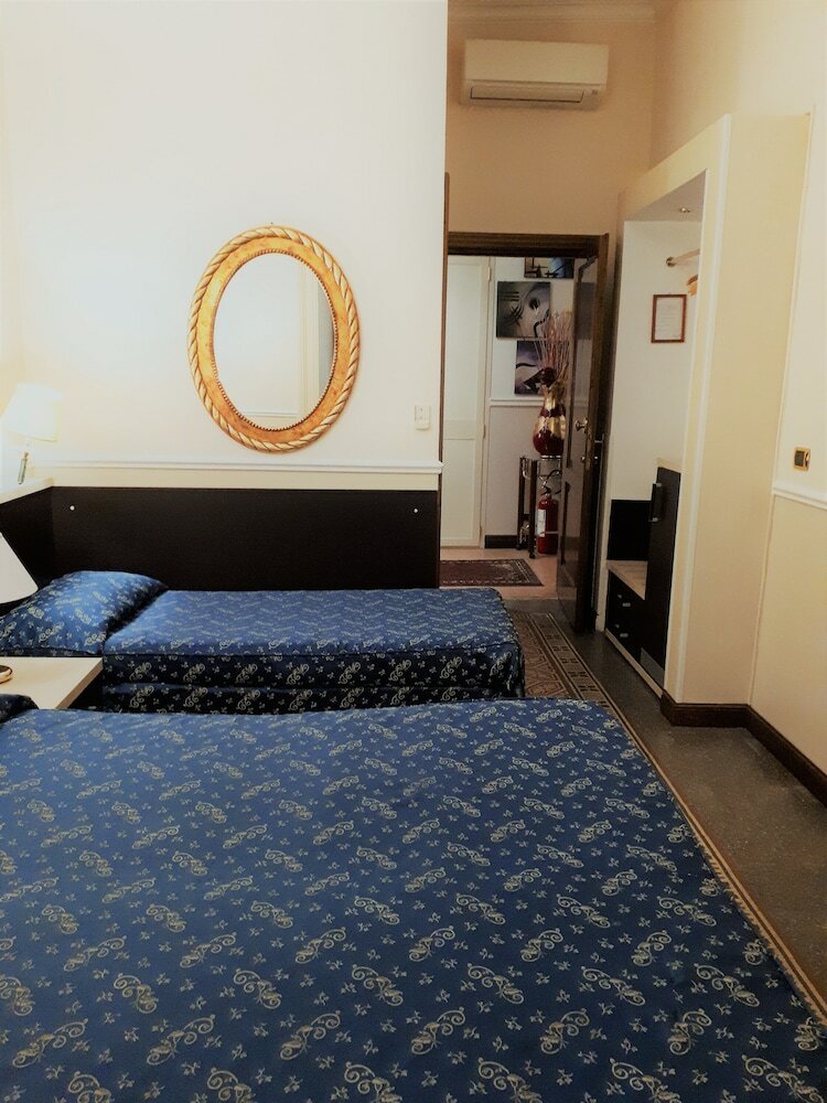 Фото Hotel Sweet Home