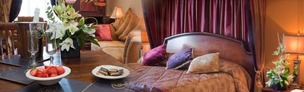 Фото Canal Court Hotel