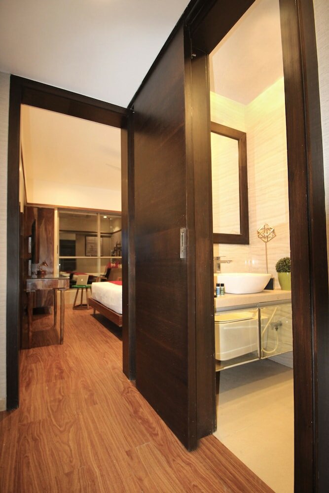 Фото Theory9 Premium Serviced Apartments Khar