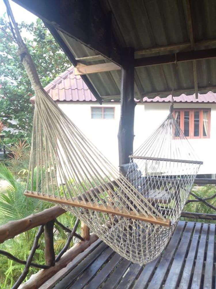 Фото Malibu Beach Bungalows