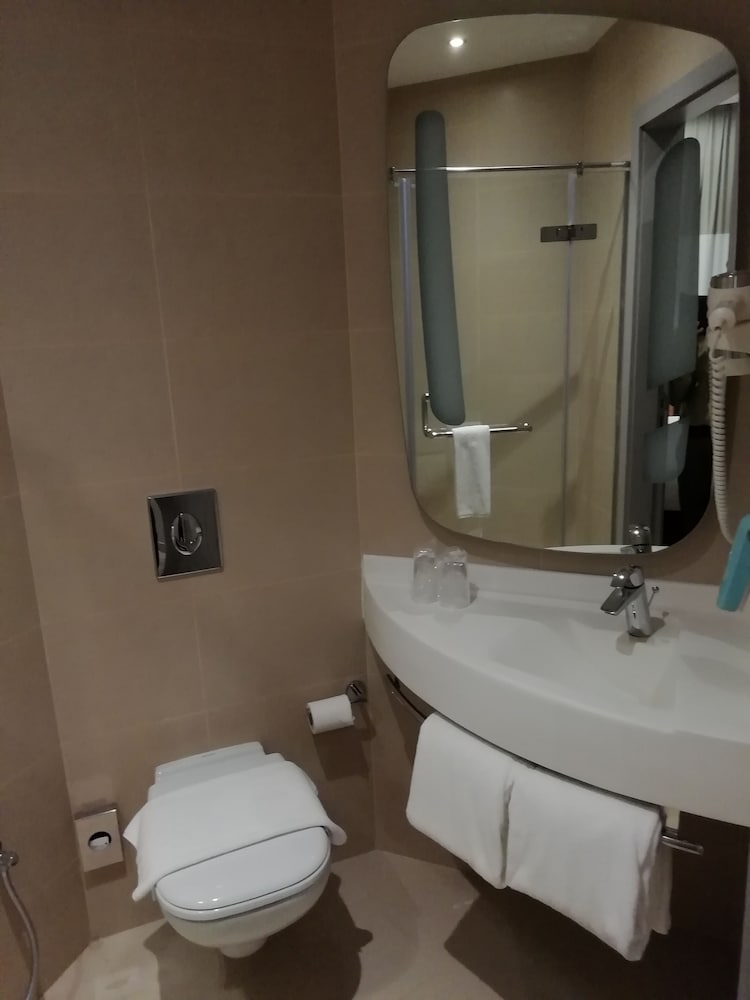 Фото Ibis Jeddah Malik Road