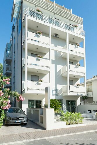 Внешний вид отеля Hotel The One в Риччоне, фото 1