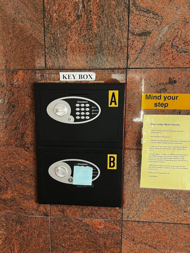 Фото Edgecliff Lodge Motel