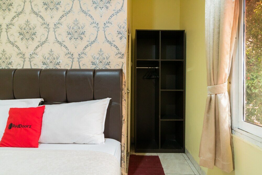 Фото Reddoorz @ Kemanggisan