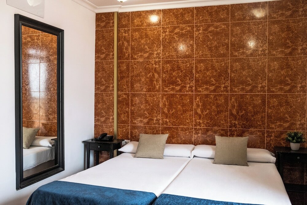 Фото Hotel Adonis Capital